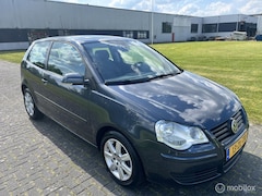 Volkswagen Polo - 1.4-16V Trendline / Navi / Carplay / Airco / APK / NAP /