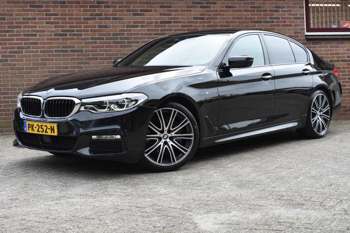 BMW 5-serie - 530i xDrive High Executive '17 LED M Pakket Leder Clima Navi Cruise - AutoWereld.nl