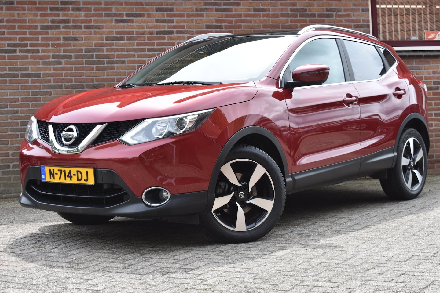 Nissan Qashqai - 1.2 Tekna '15 Pano Navi Clima Inruil mogelijk - AutoWereld.nl