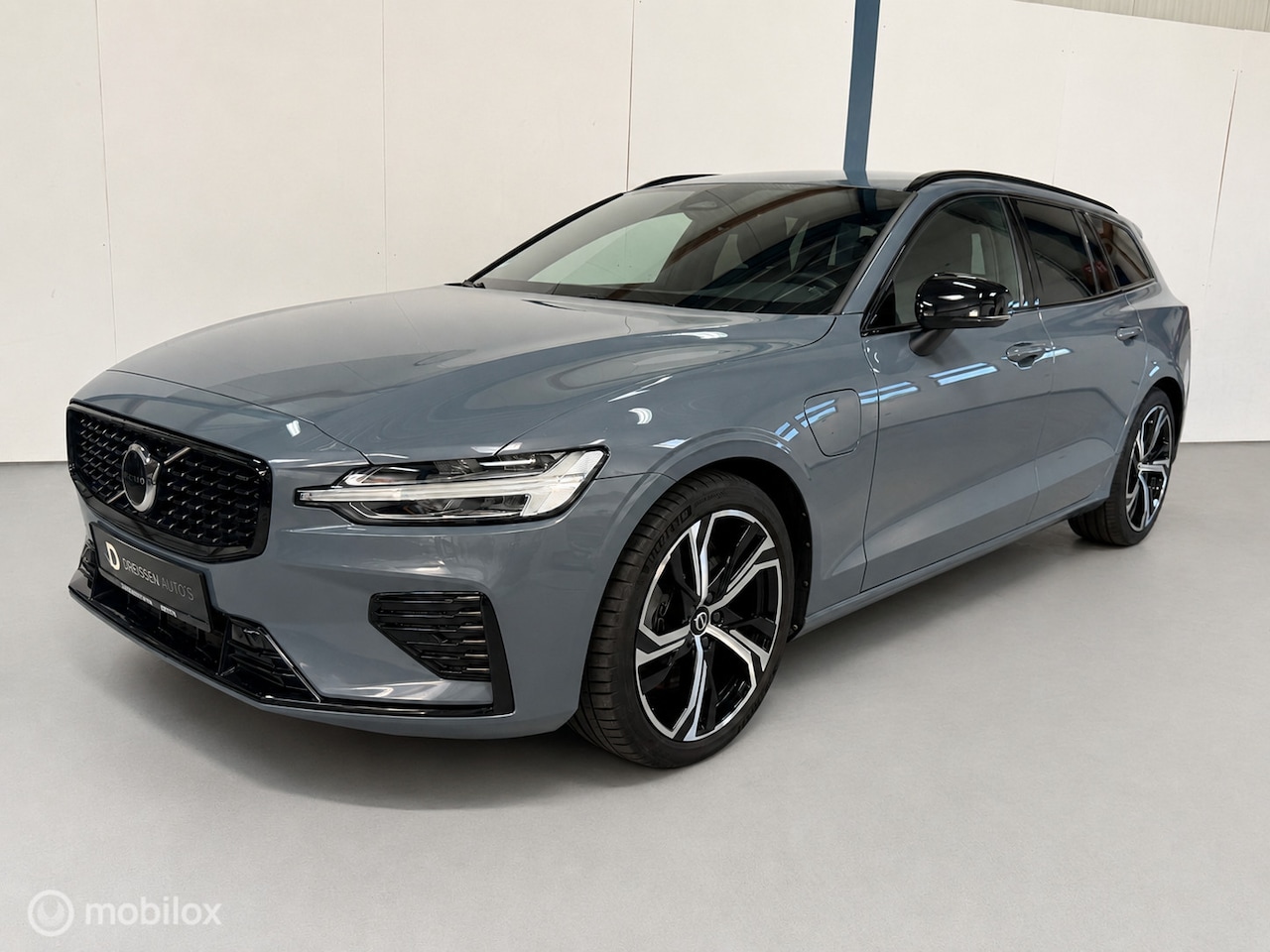 Volvo V60 - 2.0 T6 Plug-in hybrid AWD Plus Dark LONG RANGE / BTW - AutoWereld.nl