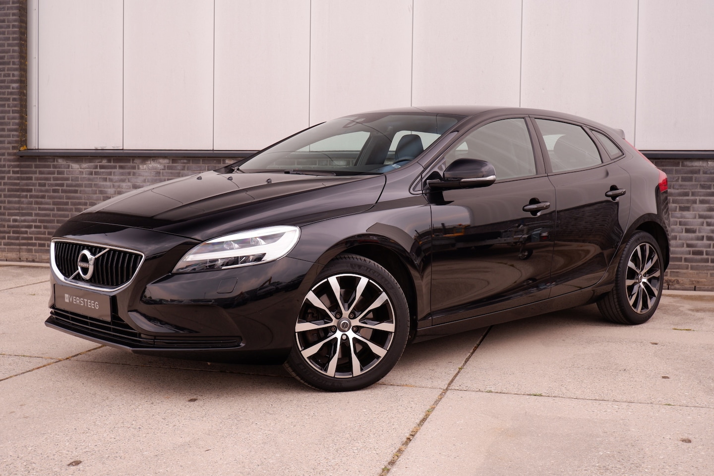 Volvo V40 - 1.5 T3 Dynamic Edition | Trekhaak | LED | Navi | Climate | Cruise | Stoelverwarming - AutoWereld.nl