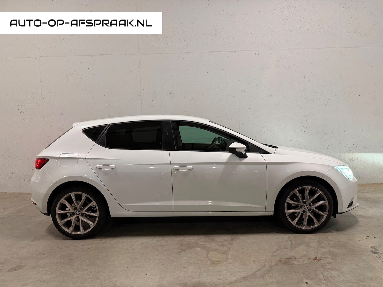 SEAT Leon - 1.2 TSI Style Navi Camera Apple Car Play Clima Cruise PDC - AutoWereld.nl