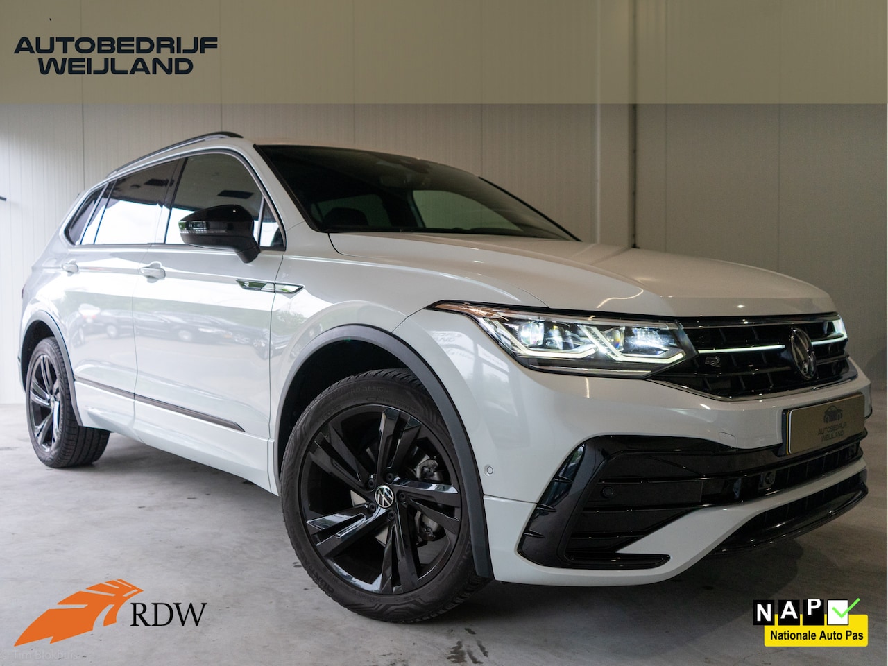 Volkswagen Tiguan Allspace - 1.5 TSI R-Line Business+ 7P. BLACK-STYLE NIEUWSTAAT I 2X R-line I Virtual I 19" I Keyless - AutoWereld.nl