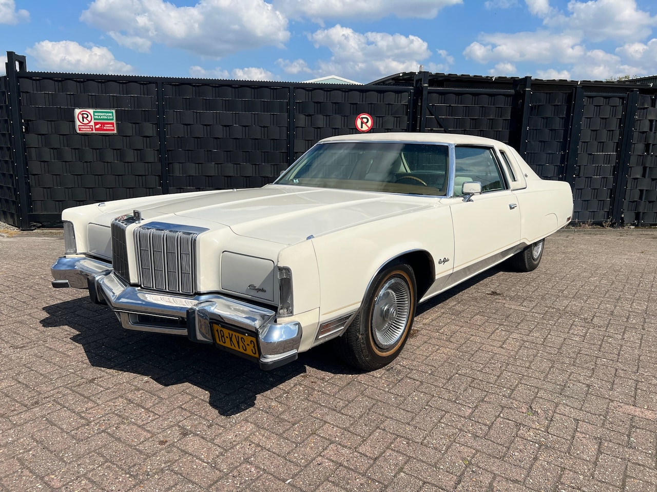 CHRYSLER NEW YORKER