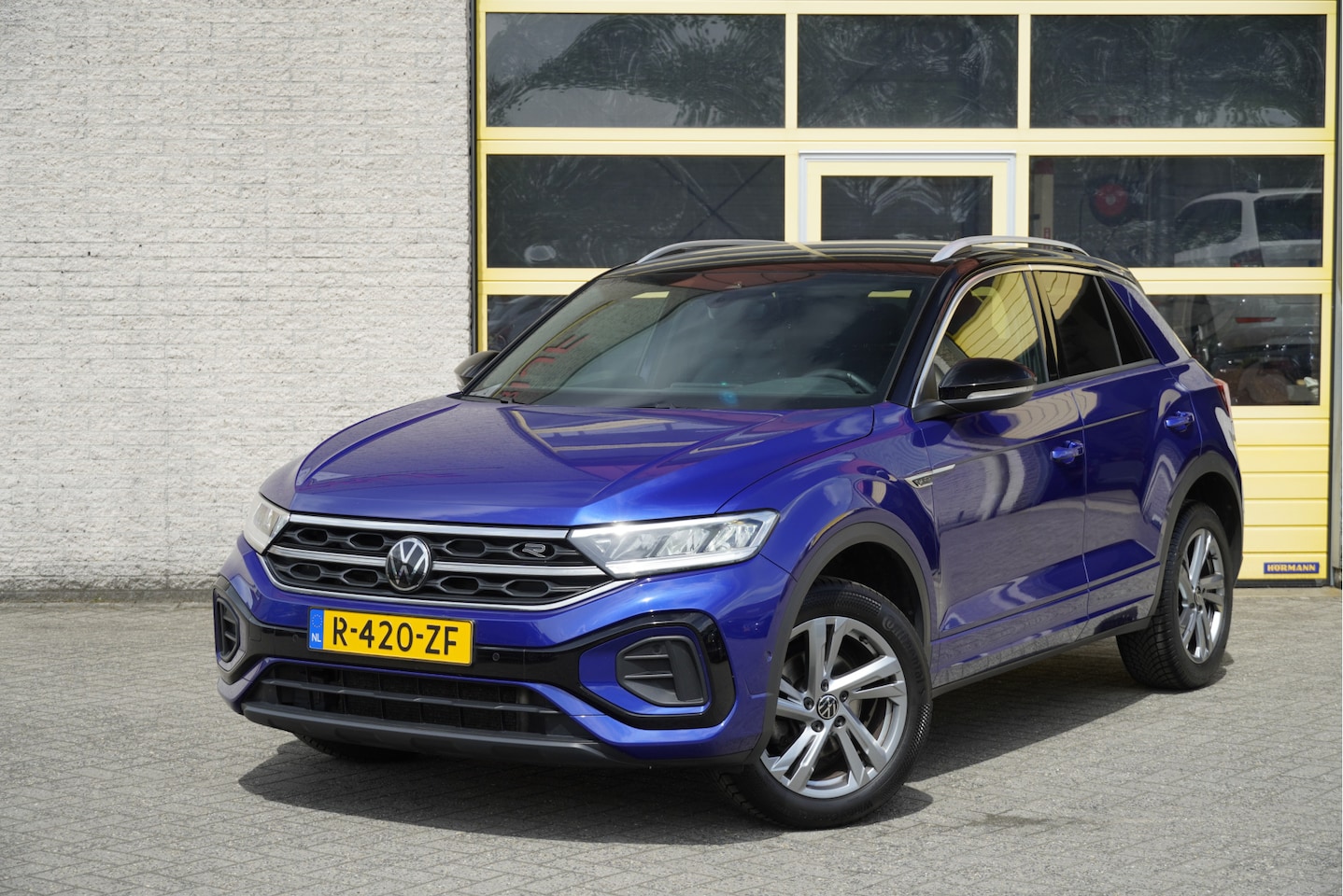 Volkswagen T-Roc - 1.5 TSI 150PK! R-Line BJ2023 Lmv 17" | Led V+A | Pdc | App-Connect | Navi | Virtual cockpi - AutoWereld.nl