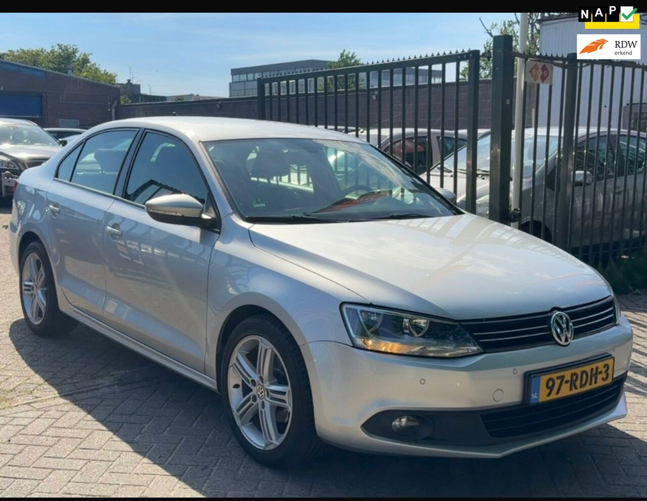 Volkswagen Jetta - 1.2 TSI Comfortline 1e eigenaar dealer onderhouden navigatie cruis control parkeer sensor - AutoWereld.nl