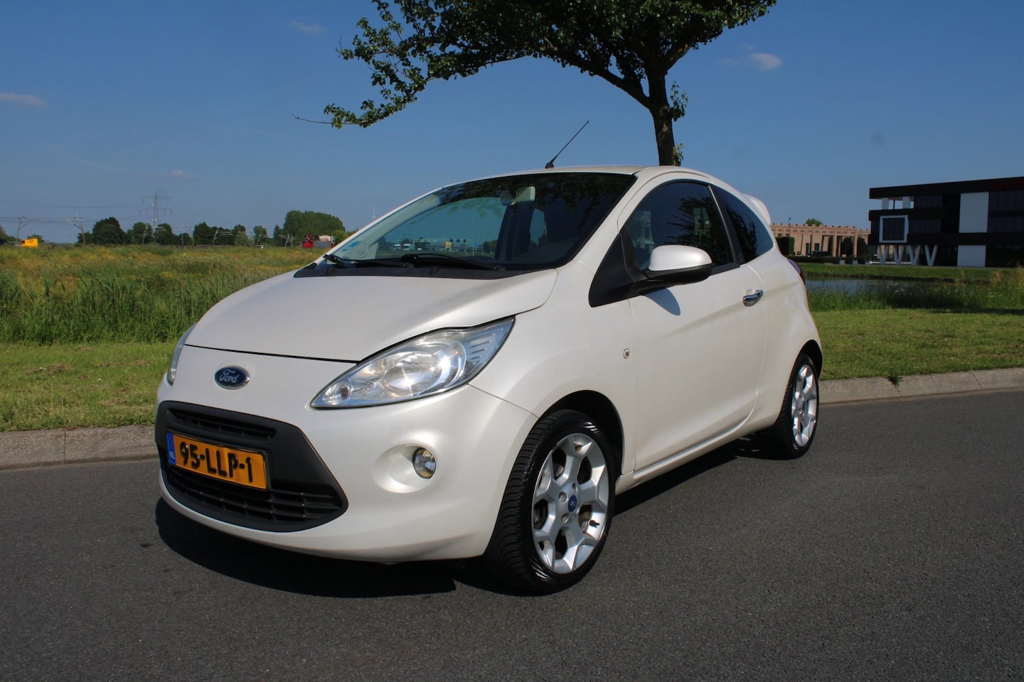 Ford Ka - 1.2 Titanium Airco , APK 22-01-2027 - AutoWereld.nl
