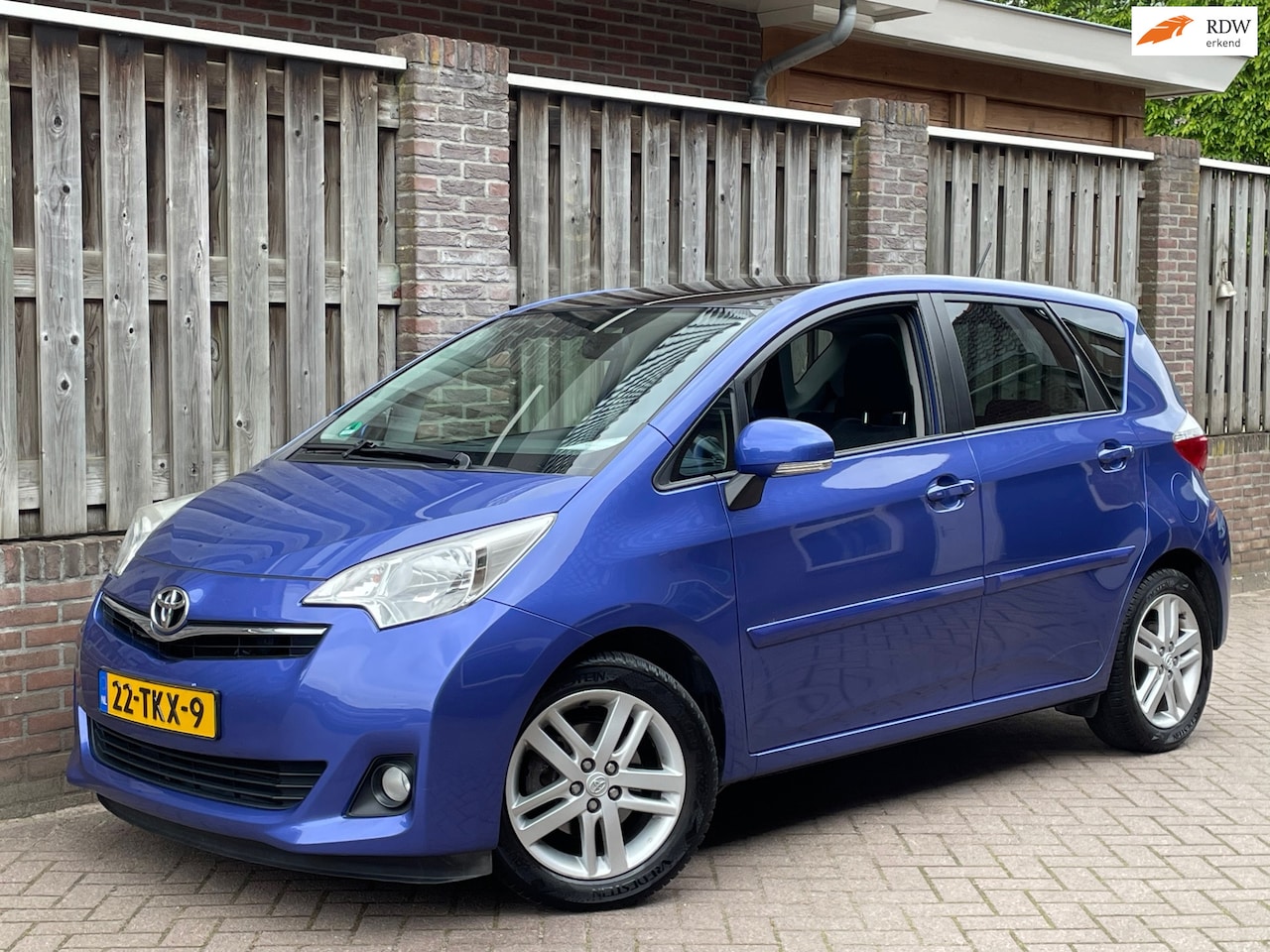 Toyota Verso S - 1.3 VVT-i Dynamic Panodak, Trekhaak, keyless, camera - AutoWereld.nl