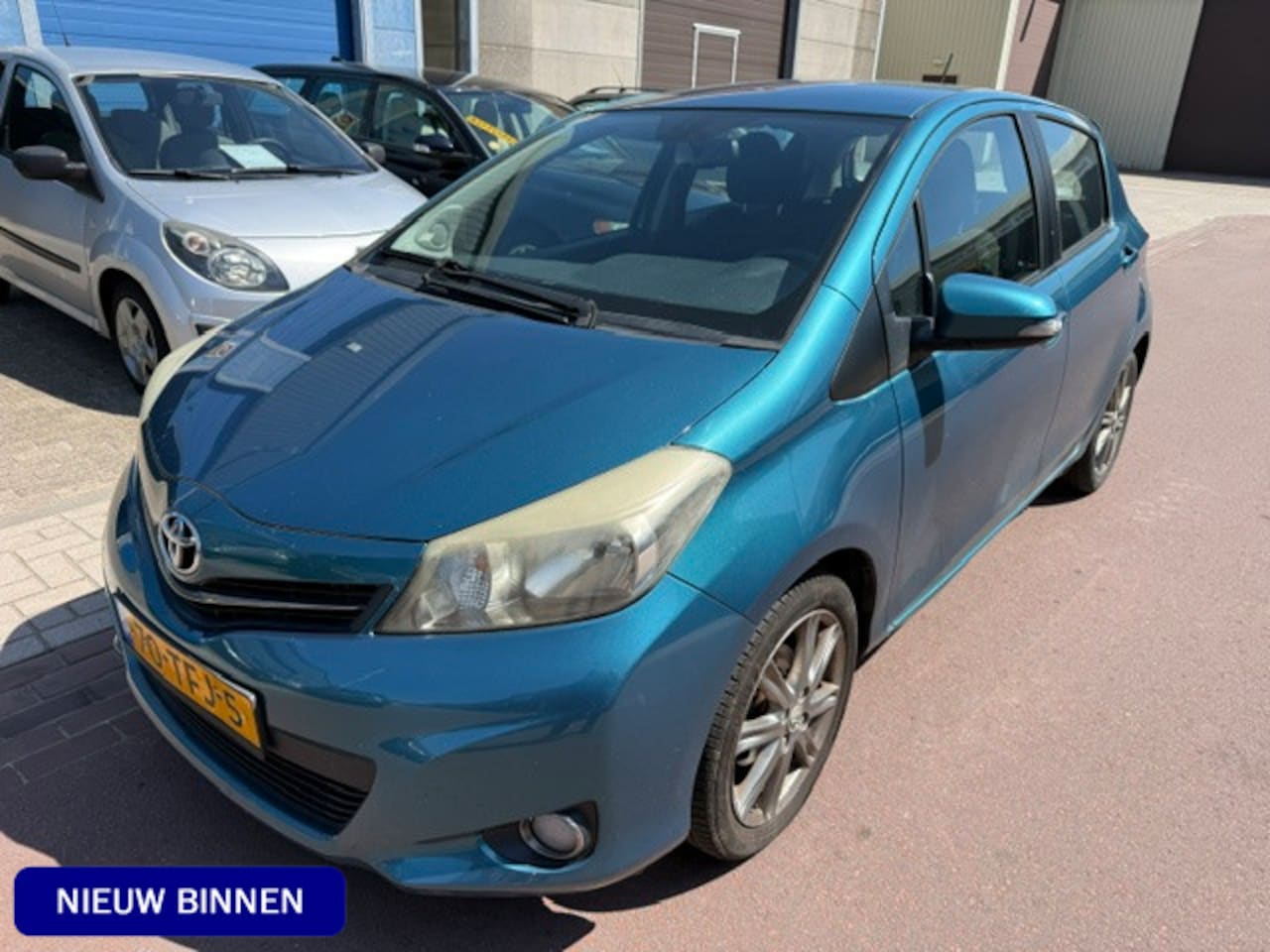 Toyota Yaris - 1.3 VVT-i Dynamic 2012 Navi + Camera + Keyless NAP + Boekjes + 2 sleutels aanwezig. - AutoWereld.nl