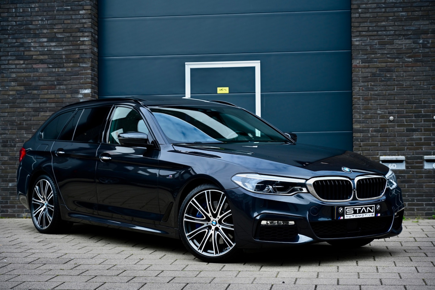BMW 5-serie Touring - 540d xDrive M-Sport High Executive Individual Pano ACC - AutoWereld.nl