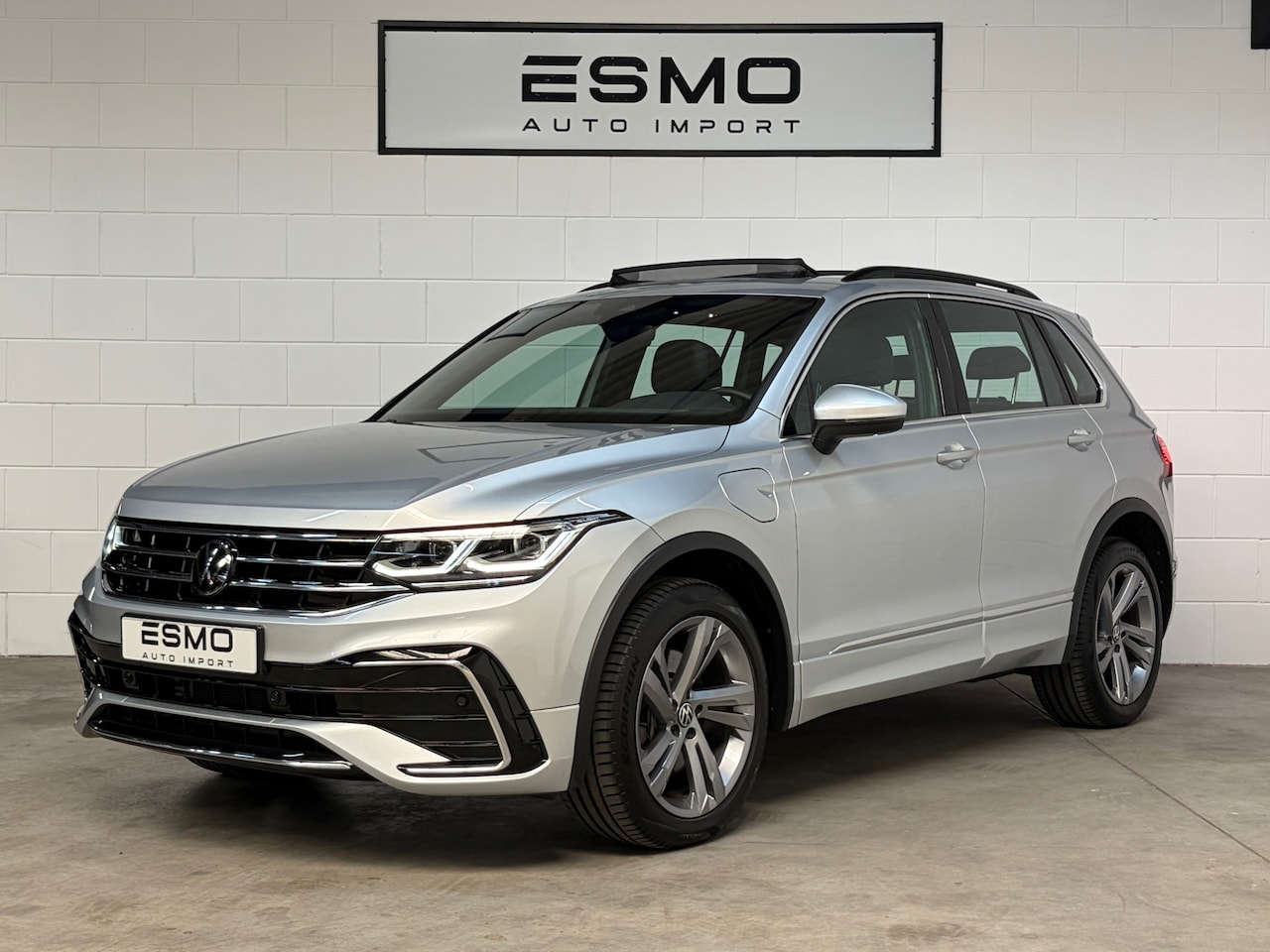 Volkswagen Tiguan - 1.4 TSI eHybrid R-Line Business+ Panoramadak Trekhaak ACC - AutoWereld.nl