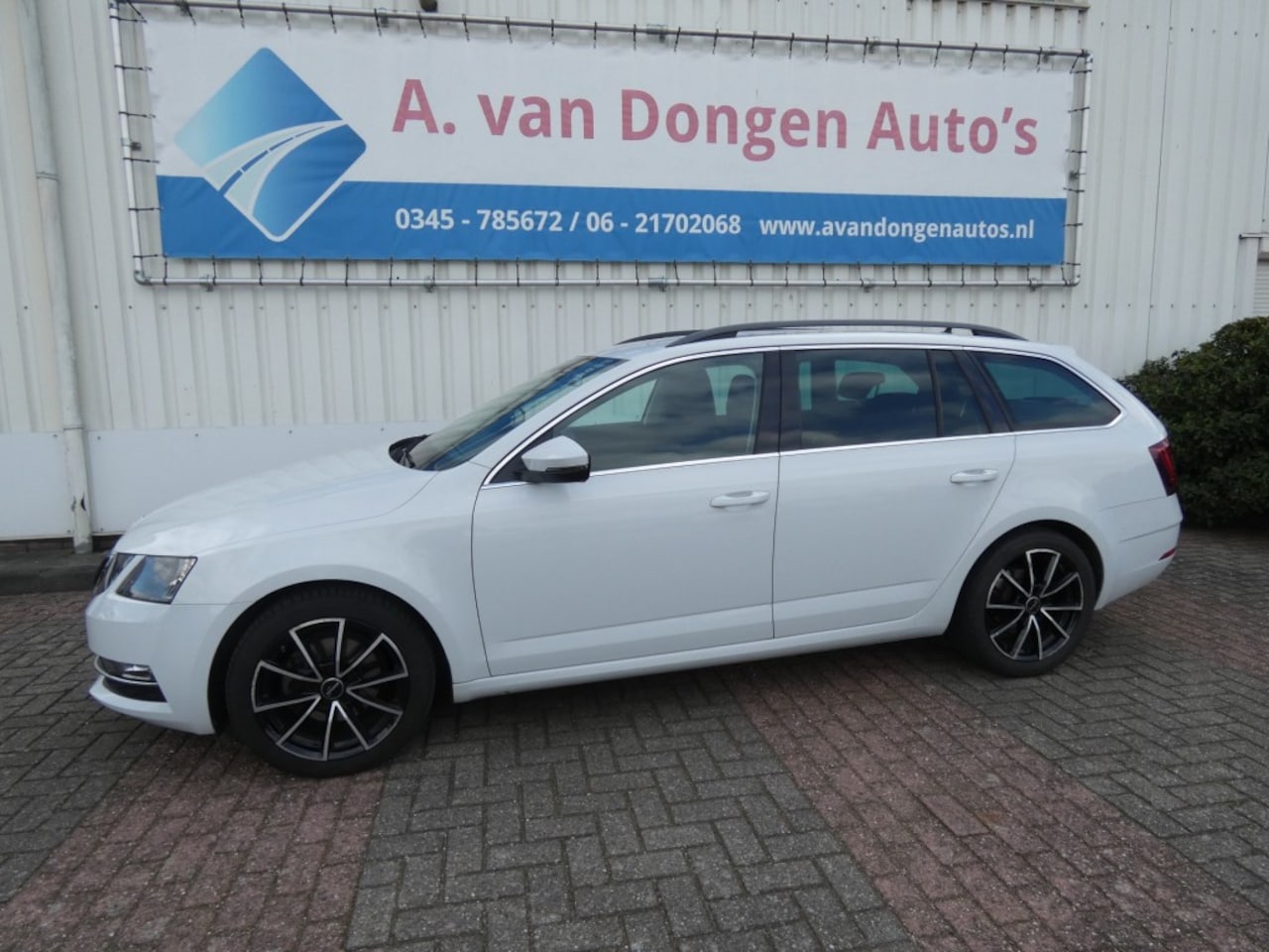 Skoda Octavia - 1.4 TSI Greentech Style Business 1.4 TSI GREENTECH STYLE BUSINESS,Navi,APPLE.RS Stoelen - AutoWereld.nl