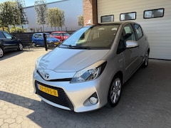 Toyota Yaris - 1.5 HYBRID Pano Navi Keyless Lichtmetaal