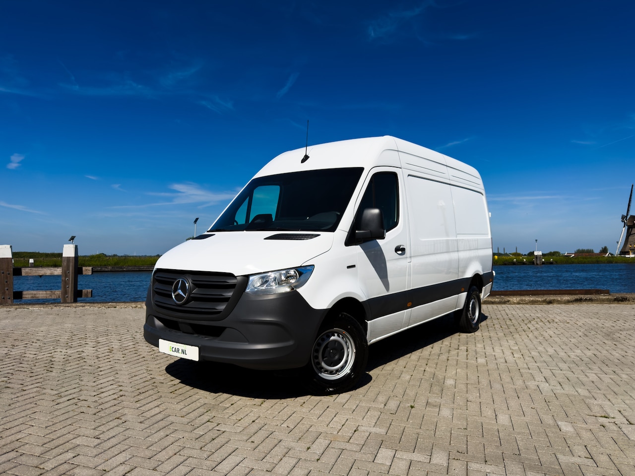 Mercedes-Benz eSprinter - 314 L2 Pro 56kWh | 270° openslaande achterdeuren | Achteruitrijcamera | Snel laden | - AutoWereld.nl