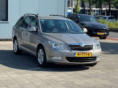 Skoda Octavia Combi - 1.2 TSI Comfort/airco/Trekhaak/navigatie/cruise Controle/parkeersensoren achter/ stoelverw