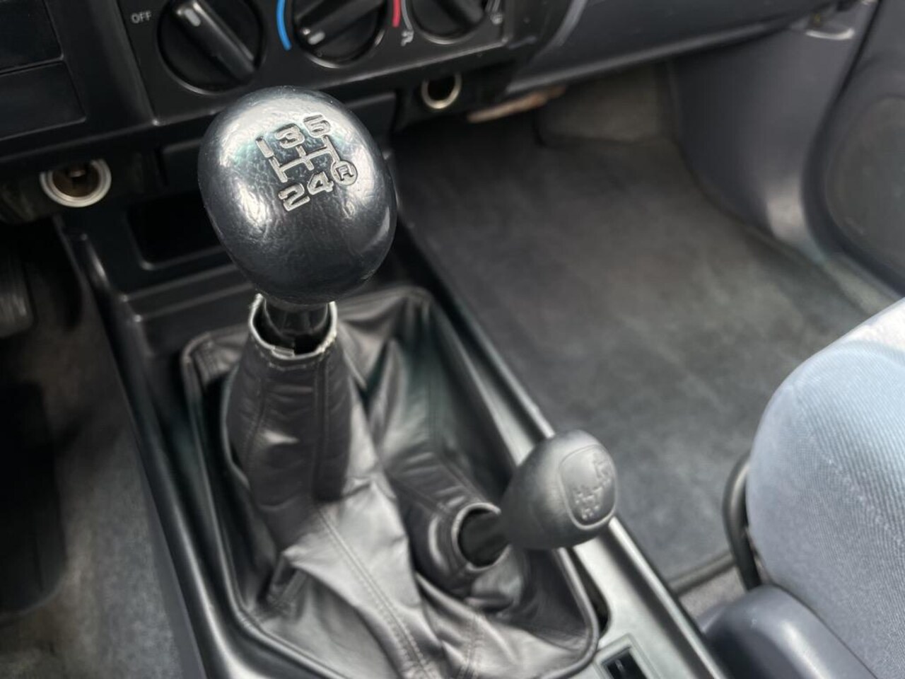 Toyota Land Cruiser 90 - 3.4i V6 | 8-pers | Airco | NL-auto | 2de eigenaar