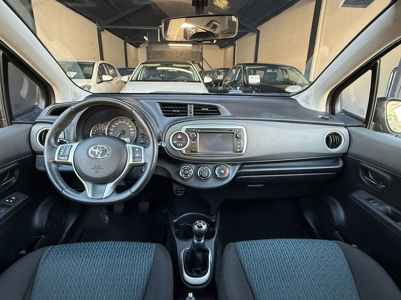Toyota Yaris - 1.3 VVT-i Aspiration Elektr Ramen | Airco - AutoWereld.nl