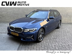 BMW 3-serie Touring - 320e Business Edition Plus Panoramadak | Elektrisch Wegklapbare Trekhaak | Navigatie | Sfe