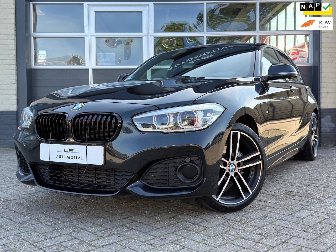 BMW 1-serie - 118i High Exe. / M-pakket / NL-auto / Automaat - AutoWereld.nl