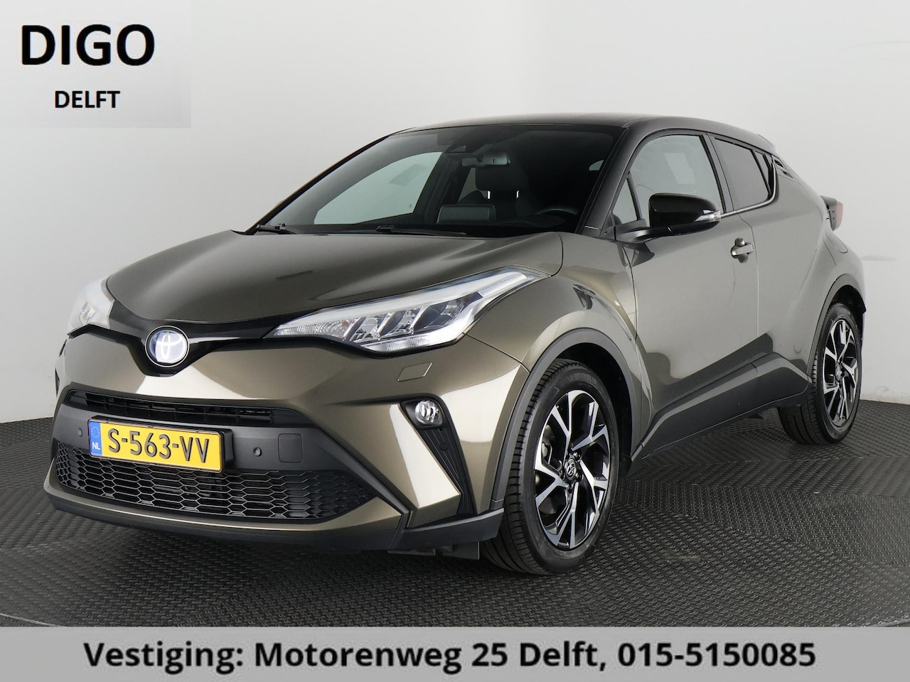 Toyota C-HR - 1.8 HYBRID BI-TONE LUXERY LINE GARANTIE 5-2032 TREKHAAK. 4 SEIZOENEN BANDEN.NAVIGATIE. STU - AutoWereld.nl