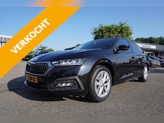 Skoda Octavia Combi - 1.0 TSI 110pk Business Edition Trekhaak Apple Carplay Navigatie
