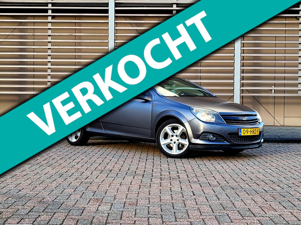 Opel Astra GTC - 1.6 Business Sport / Airco / Navi / Bluethoot / Multimedia / Pdc - AutoWereld.nl