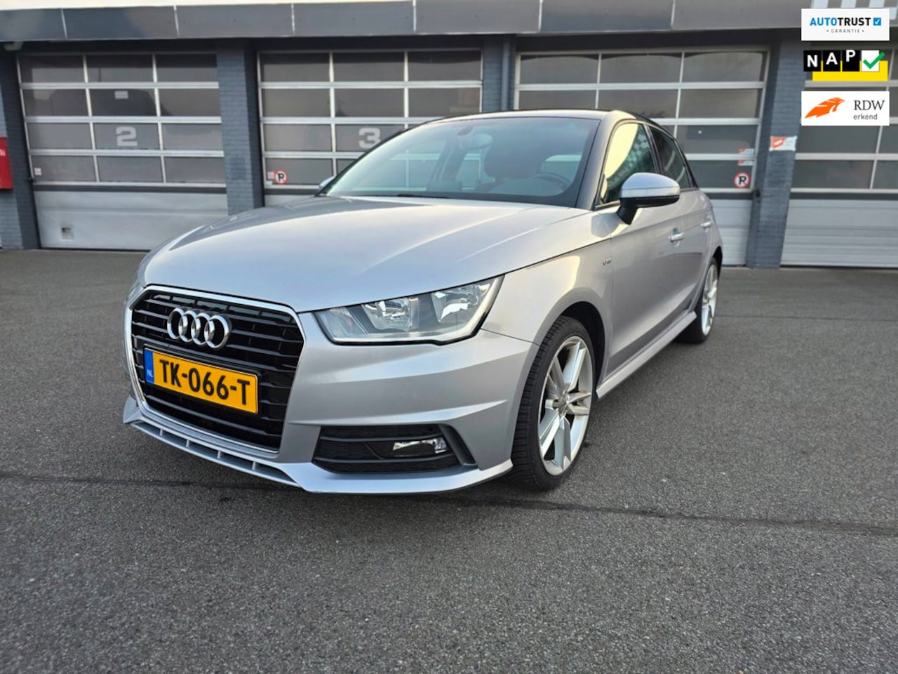 Audi A1 Sportback - NAP|S-line|Cruise control|Two-tone - AutoWereld.nl