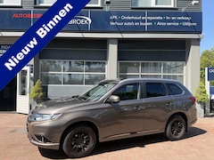 Mitsubishi Outlander - 2.0 PHEV Business Edition Automaat, Navi, 18Inch, Clima Trekhaak 4X4 Dealer onderhouden 12