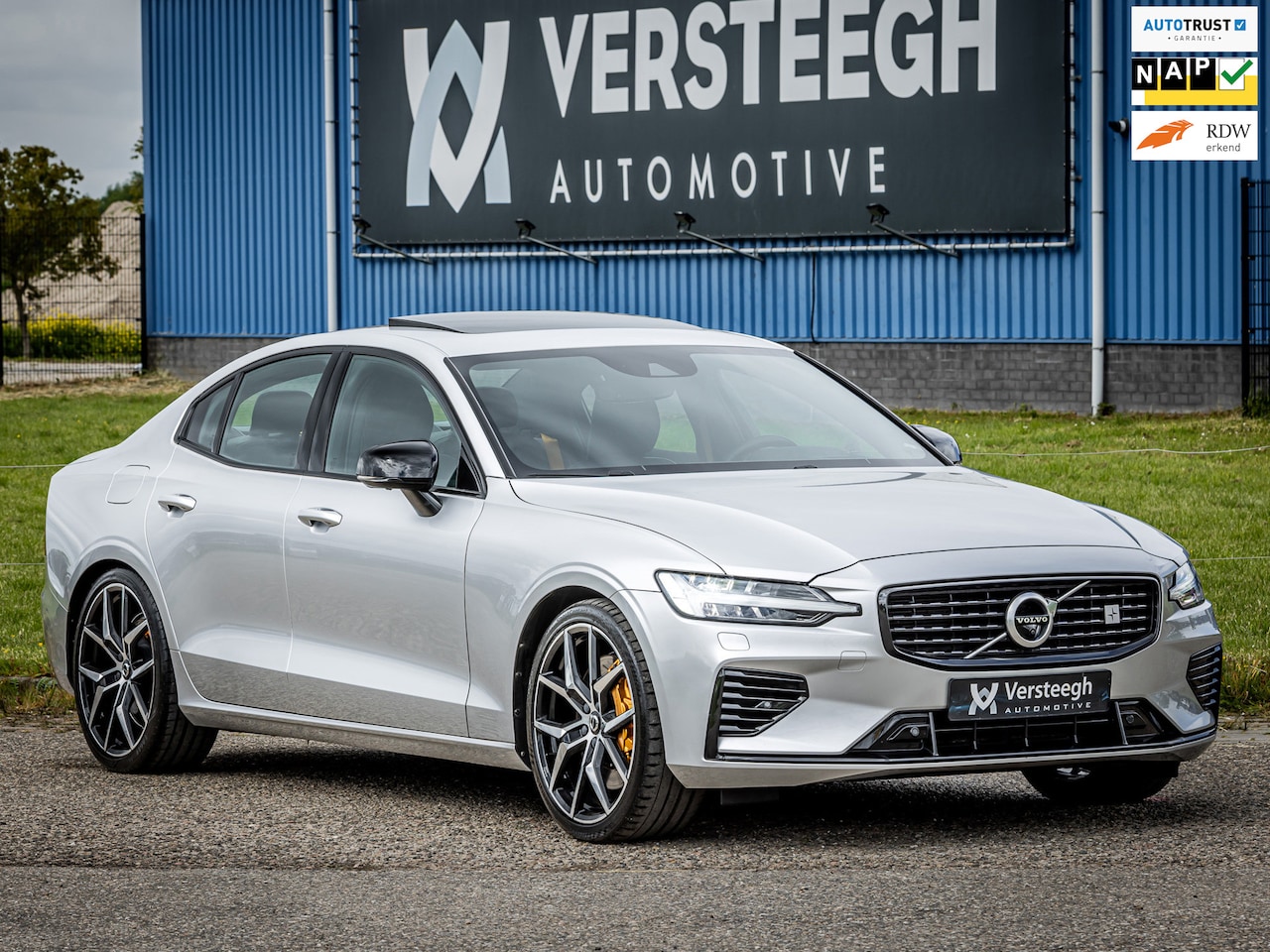 Volvo S60 - 2.0 T8 AWD Twin Engine Polestar Engineered |Panoramadak|Head-Up|Trekhaak - AutoWereld.nl