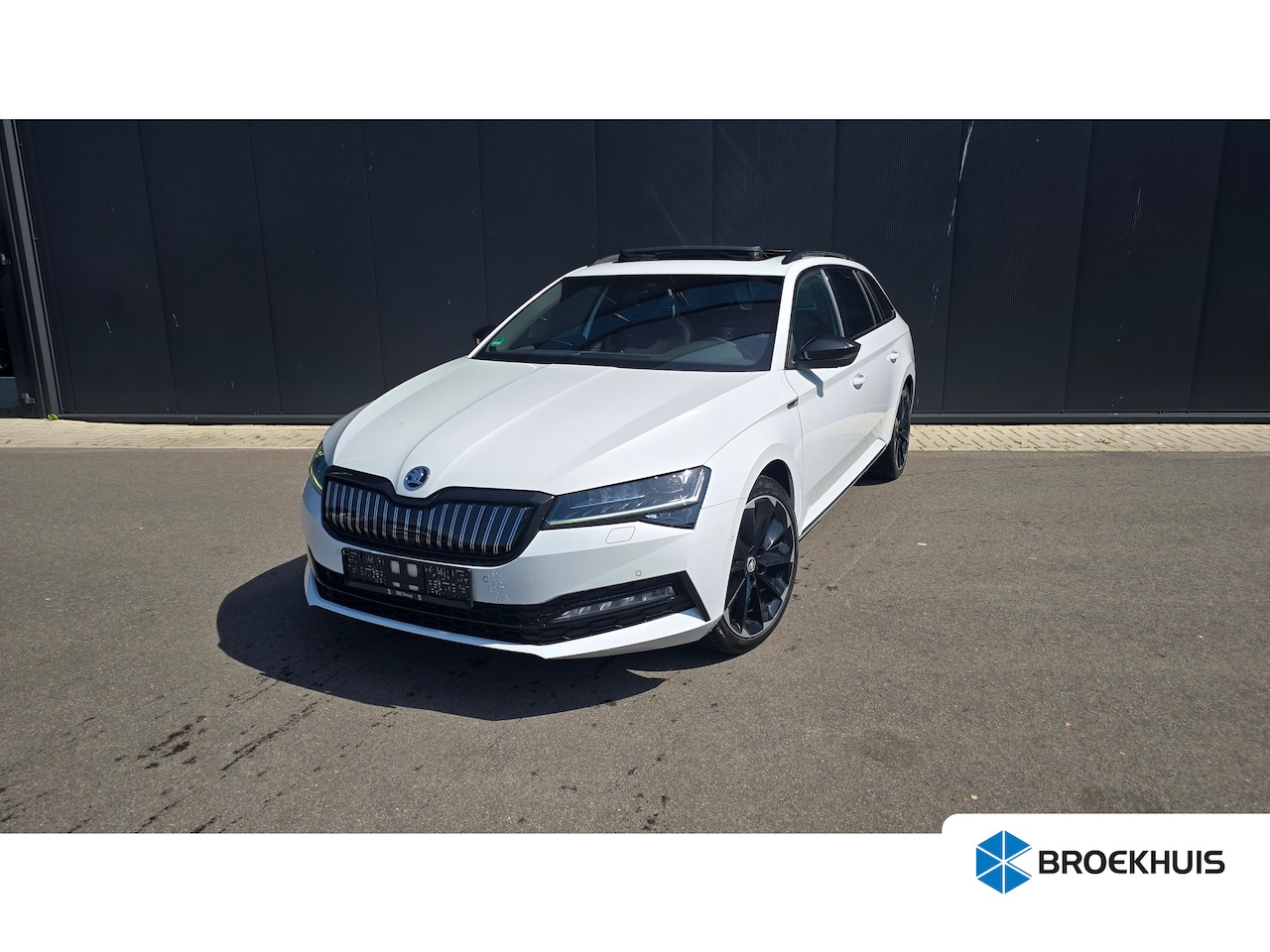 Skoda Superb Combi - 1.4 TSI iV 218pk Sportline Business | Panoramadak | Trekhaak | 360 Camera | Stoelen Elektr - AutoWereld.nl