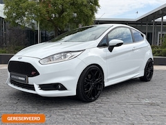 Ford Fiesta - 1.6 ST2 / Recaro stoelen / Stoelverw / Dealeronderhouden /