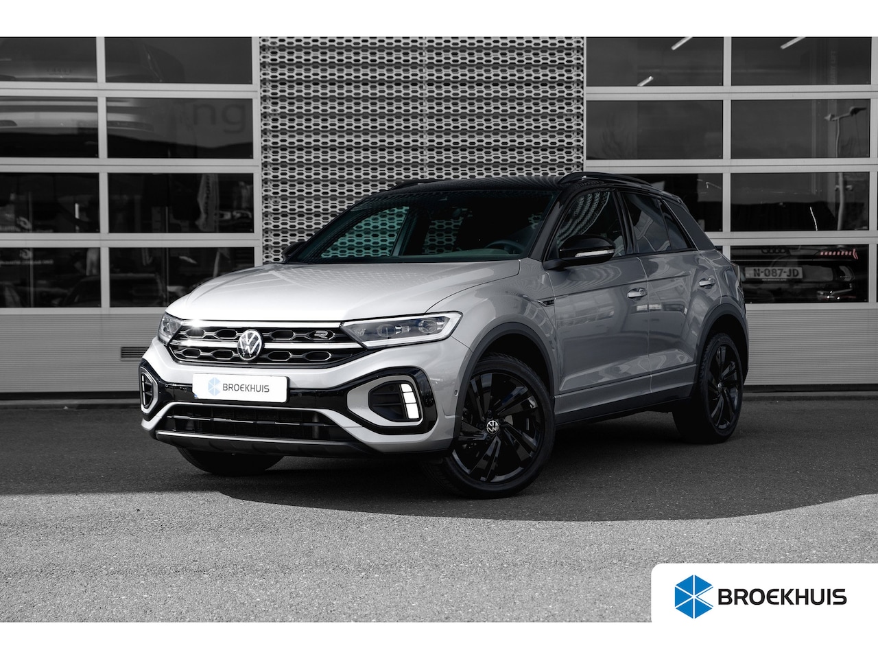 Volkswagen T-Roc - 1.5 TSI 150pk R-Line | Stoelverwarming | Achteruitrijcamera | 18" | Adaptive Cruise - AutoWereld.nl