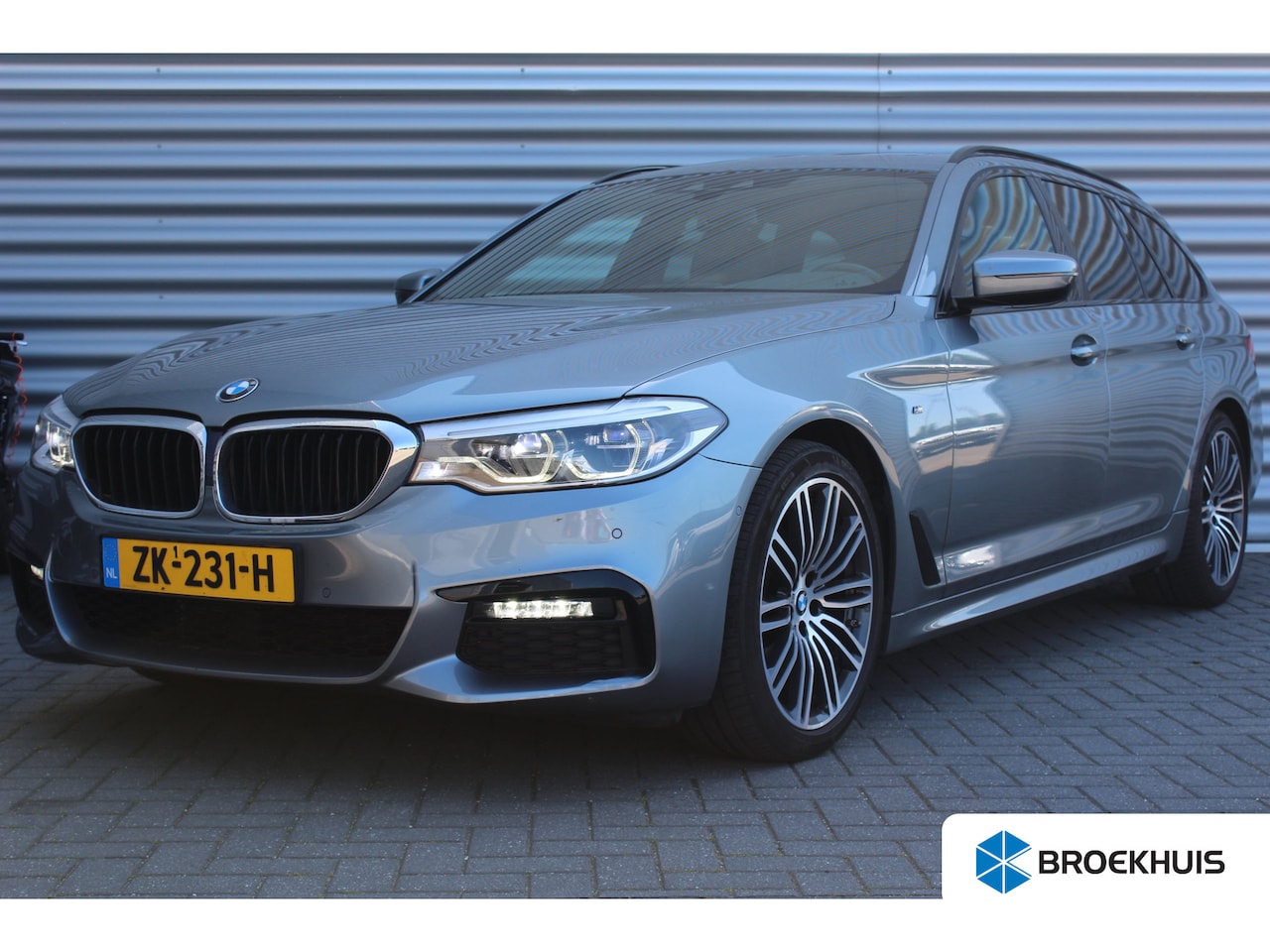 BMW 5-serie Touring - 520i 184PK HIGH EXECUTIVE M-SPORT AUTOMAAT / NAVI / LEDER / LASER-LED / CLIMA / PDC / 19" - AutoWereld.nl