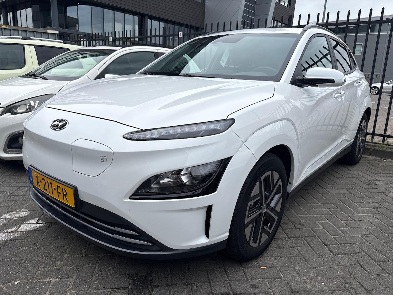 Hyundai Kona Electric - EV Pure 64 kWh 204pk | Camera | Carplay | Adaptive cruise controle | Keyless entry | 17'' - AutoWereld.nl