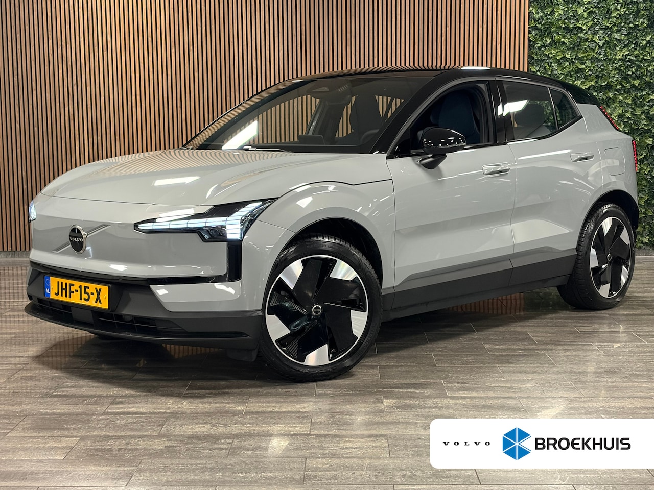 Volvo EX30 - Single Motor Extended Range Plus 69 kWh | Trekhaak | Stoel en Stuurwielverwarming | Adapti - AutoWereld.nl