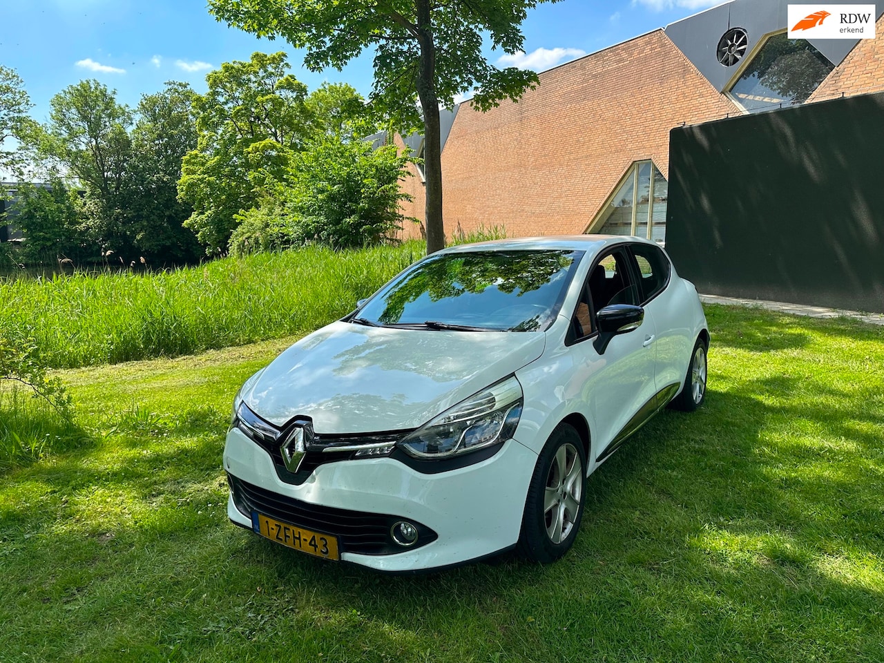Renault Clio - 1.5 dCi ECO Expression Airco 2015!!! - AutoWereld.nl