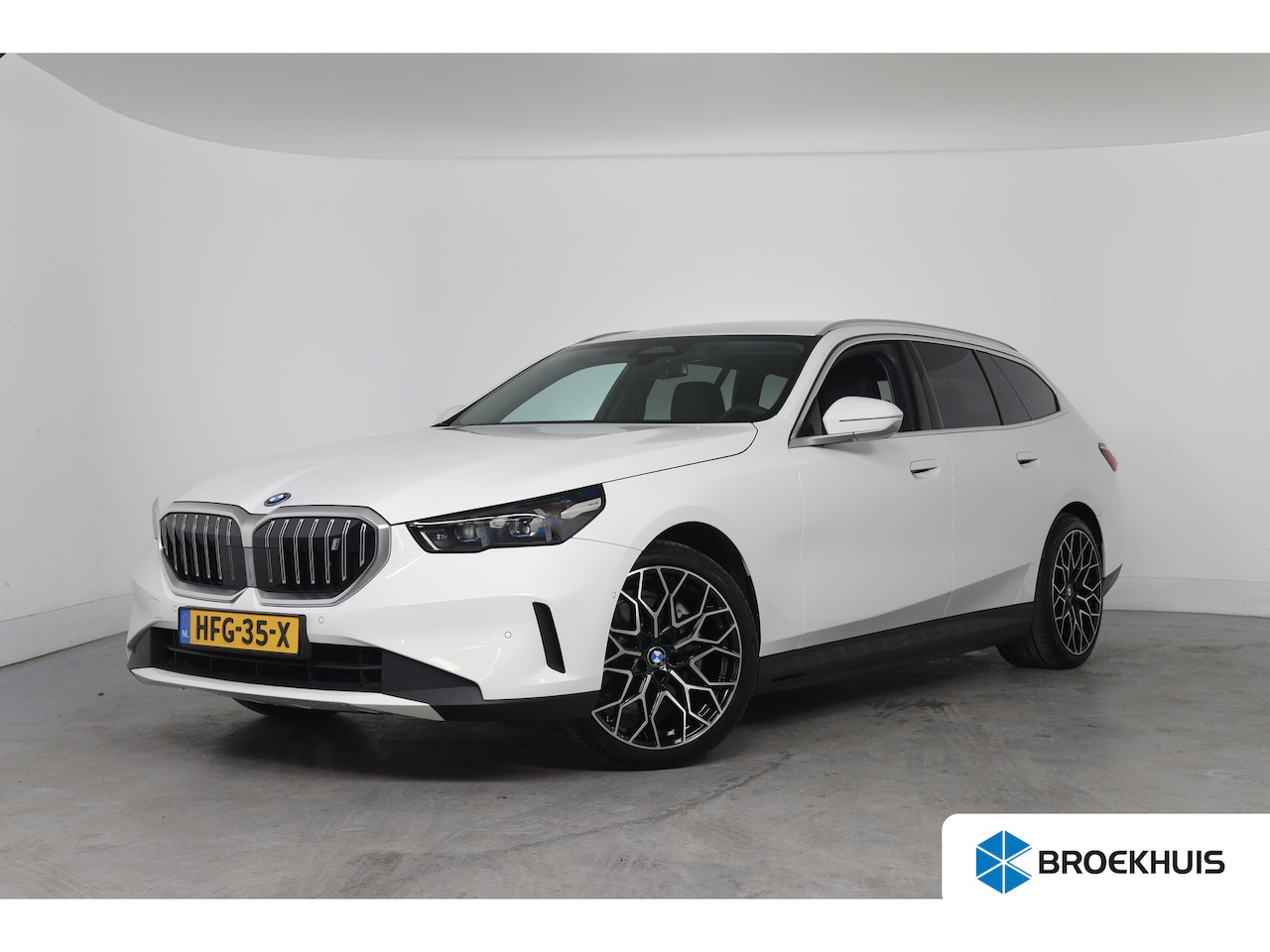 BMW i5 Touring - eDrive40 84kWh | Bowers&Wilkins | Leder | Comfort Zetels | LED | Clima | Sfeerverlichting - AutoWereld.nl