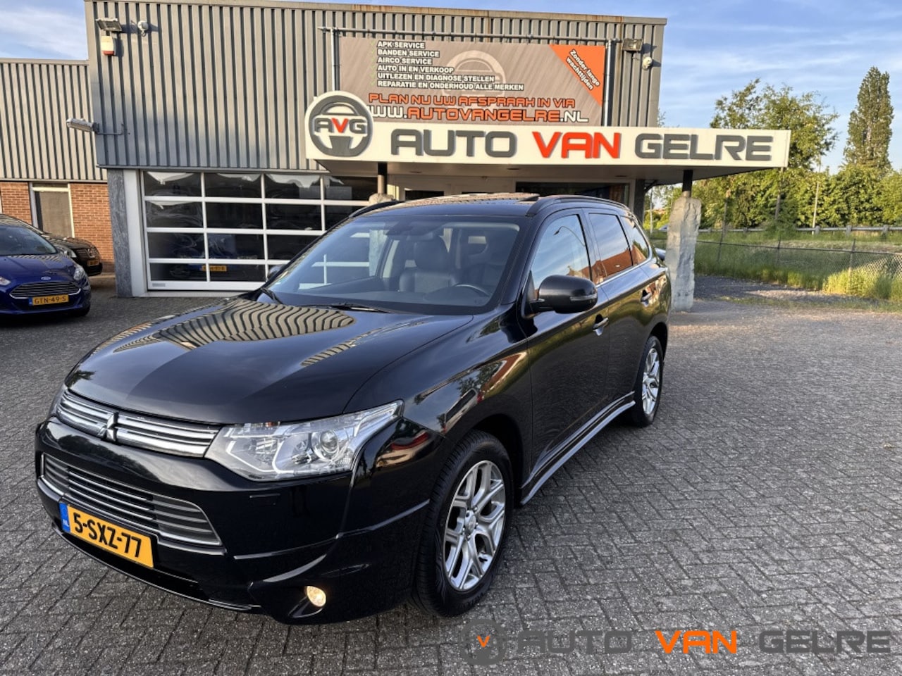 Mitsubishi Outlander - 2.0 PHEV Leder Panodak Xenon NL Auto NAP Luxe Uitv. - AutoWereld.nl