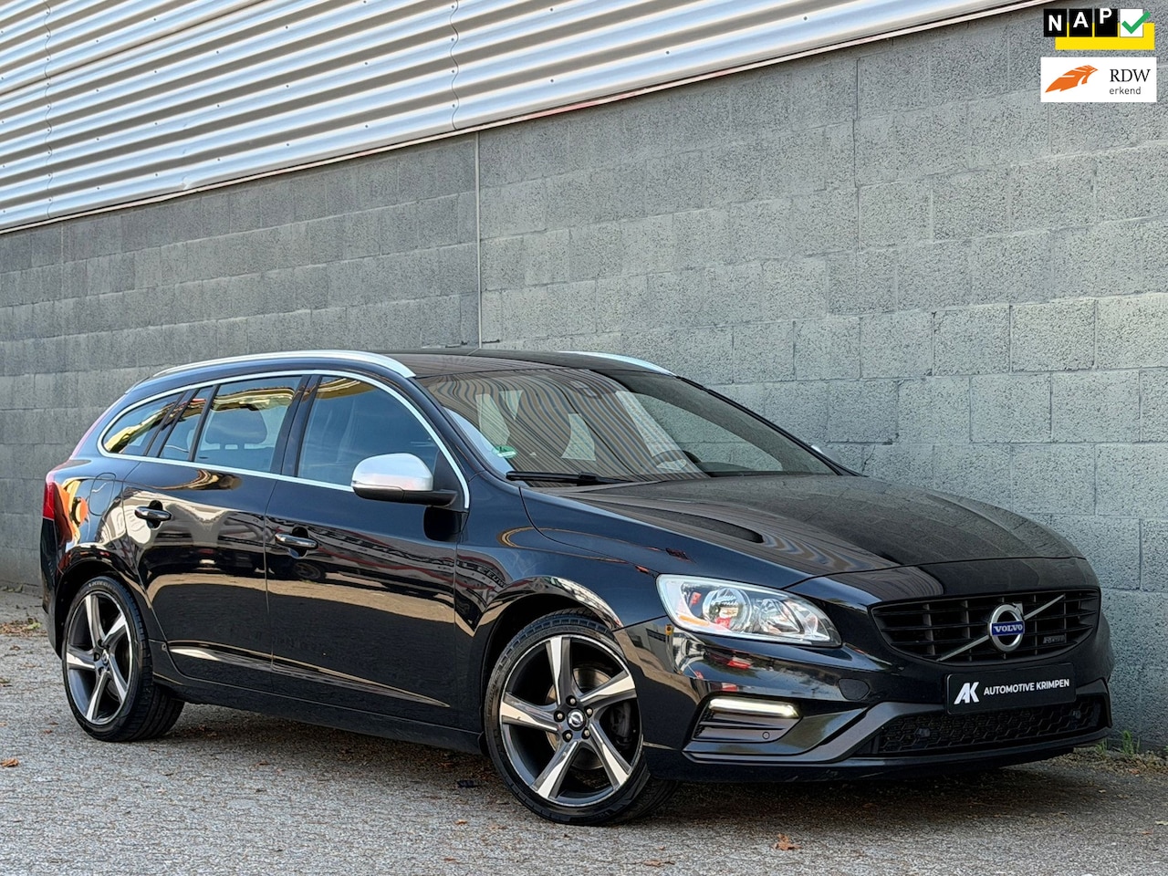 Volvo V60 - 2.0 D4 R-Design | 2e Eignr | Automaat | Half Leer | Navi | LED | Trekhaak | Airco | Boekje - AutoWereld.nl
