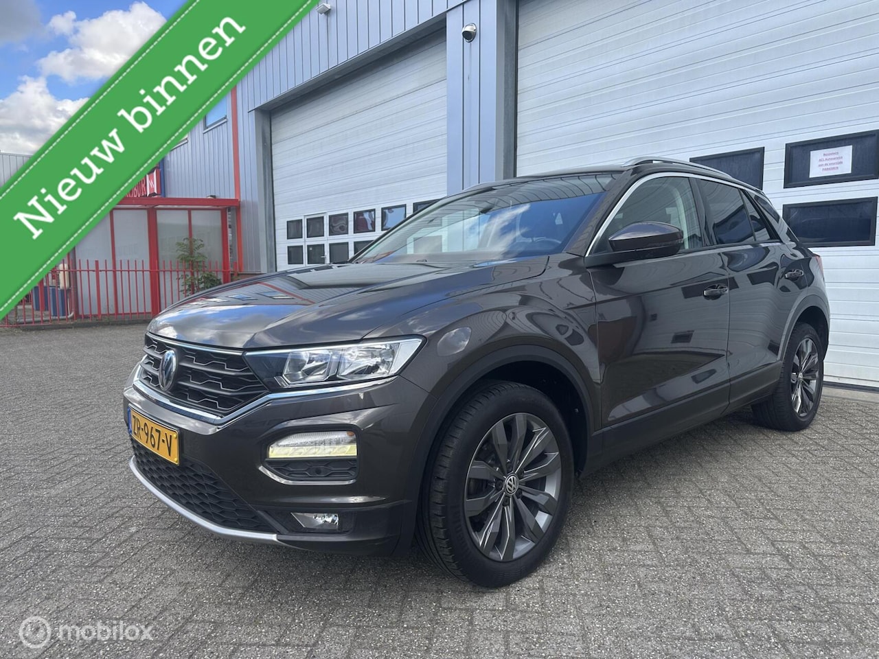 Volkswagen T-Roc - 1.0 TSI Style Business 1.0 TSI Style Business - AutoWereld.nl