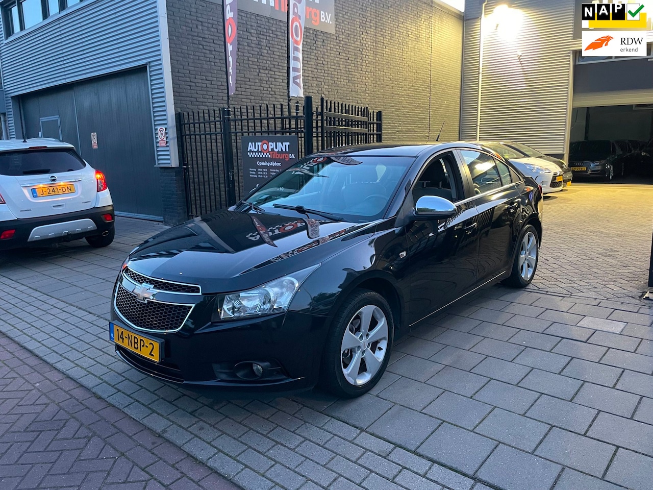 Chevrolet Cruze - 1.8 LT 3e Eigenaar! Trekhaak Airco NAP APK - AutoWereld.nl
