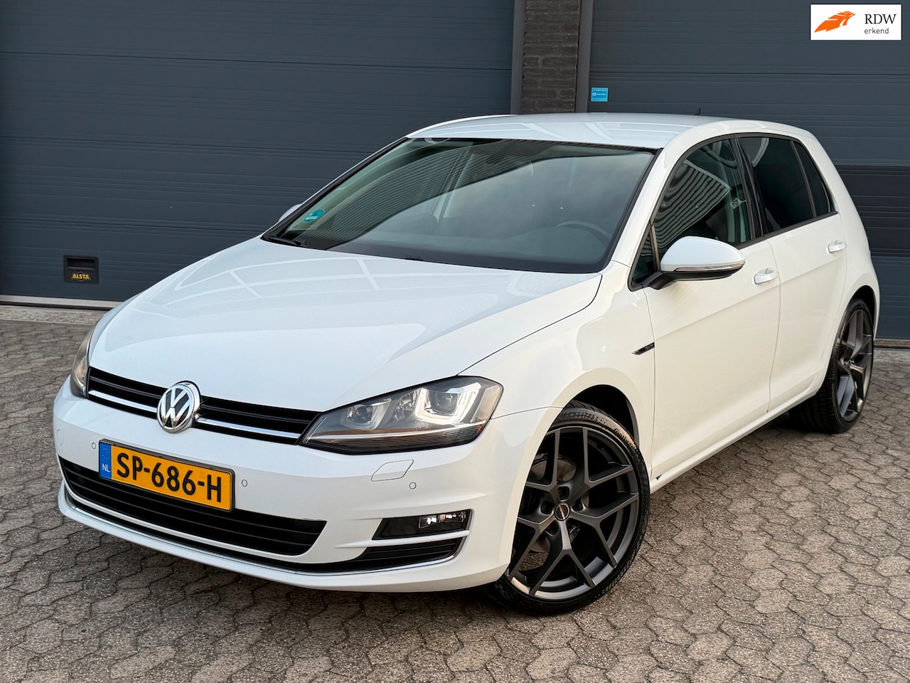 Volkswagen Golf - 1.4 TSI Business Edition R Connected|NAVI|CLIMA|CRUISE|DEALER ONDERHOUDEN - AutoWereld.nl