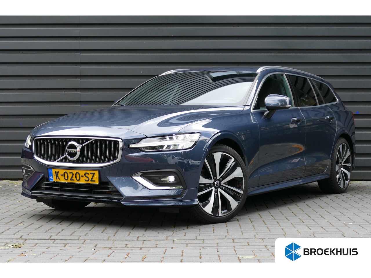 Volvo V60 - 2.0 B3 INSCRIPTION / NAVI / LEDER / CLIMA / 19"LMV / CAMERA / MEMORY STOELEN / ELEKTR.WEGK - AutoWereld.nl