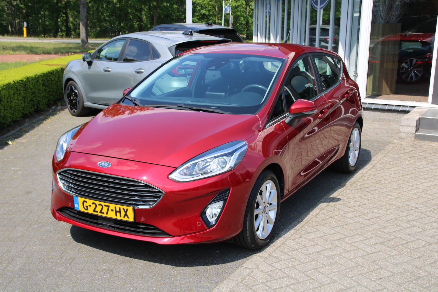 Ford Fiesta - 1.0 EcoBoost 100 PK Titanium TREKHAAK | VERWARMDE VOORRUIT | B&O AUDIO - AutoWereld.nl