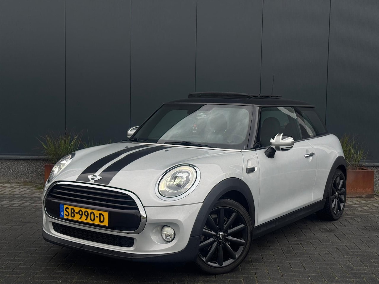 MINI Cooper - Mini 1.5 M2019 | PANO | LEDER | LED | CAMERA - AutoWereld.nl