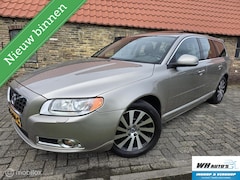 Volvo V70 - 3.0 T6 AWD Summum luxe uitvoering