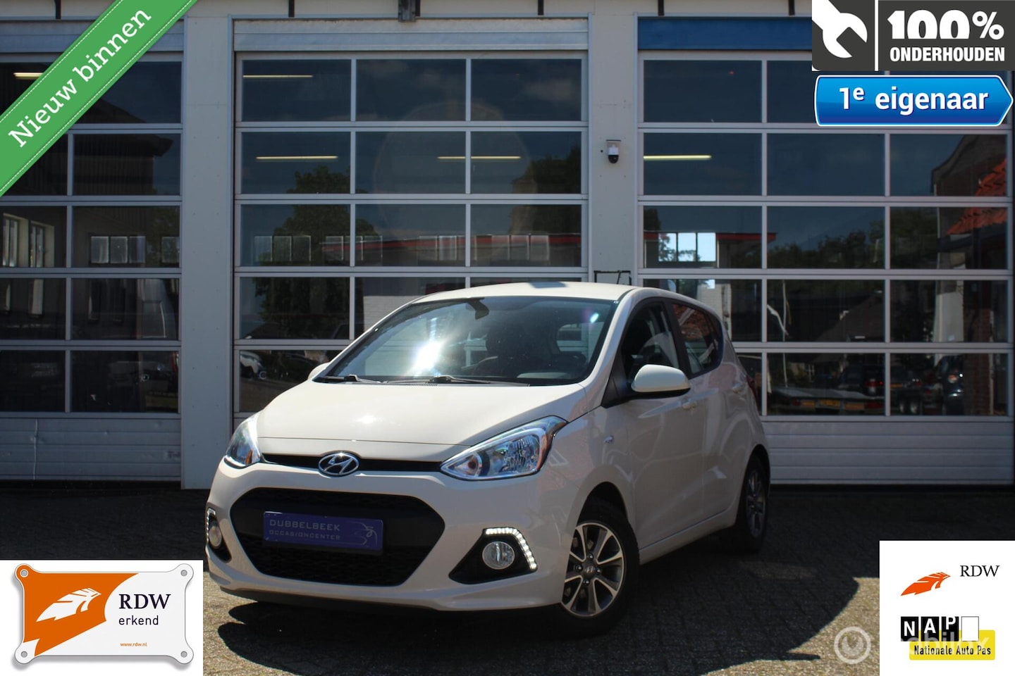 Hyundai i10 - 1.0i-12V i-Motion Premium *FIFA WORLD CUP EDITION* *COLOR 'SILKY BEIGE/VANILLA CREAM'* *LE - AutoWereld.nl