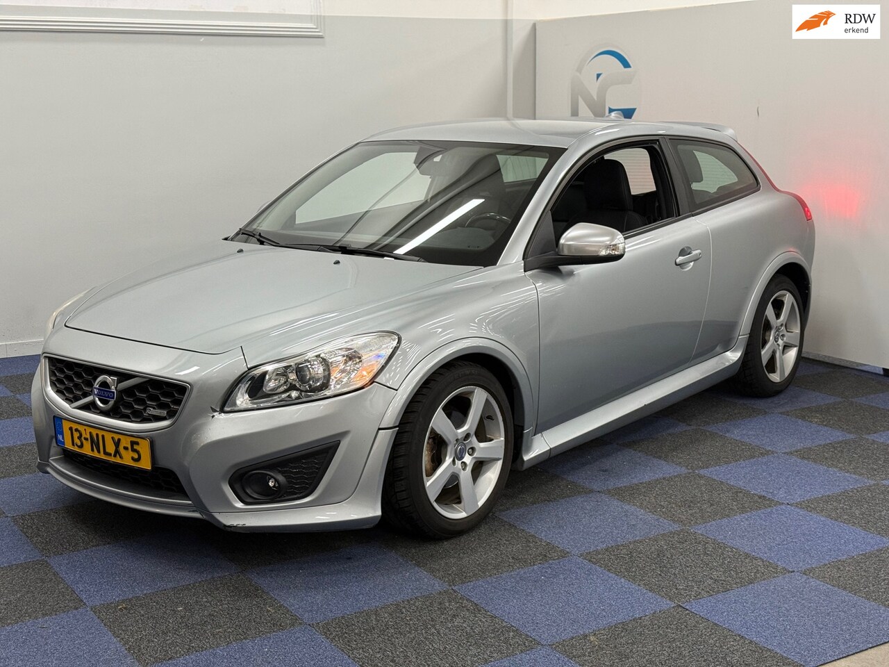 Volvo C30 - 1.6 R-Edition / NETTE AUTO / DEALER ONDERHOUDEN / RIJDT SCHAKELT GOED - AutoWereld.nl