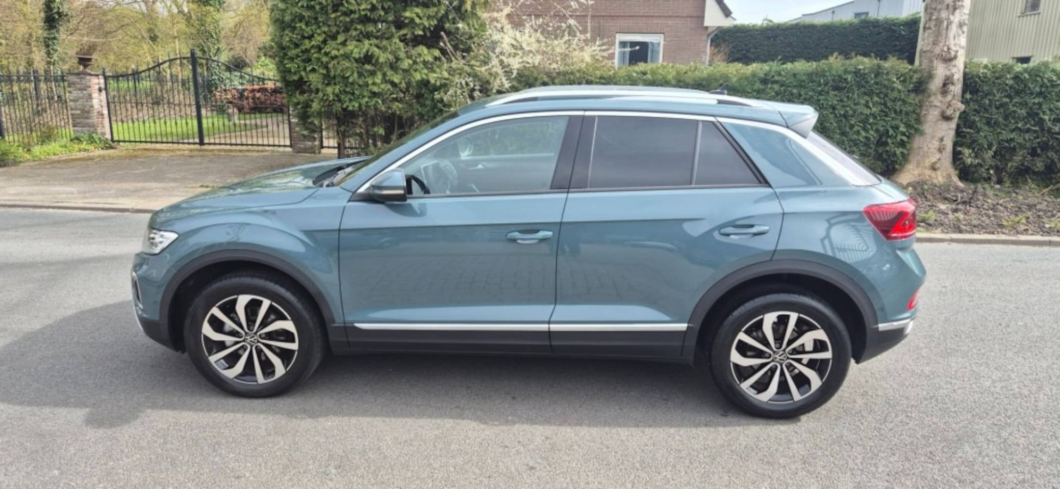 Volkswagen T-Roc - 1.5 TSI R-Line Edition Virtual Cockpit Stuur/Stoelverwarming PDC V+A Camera - AutoWereld.nl