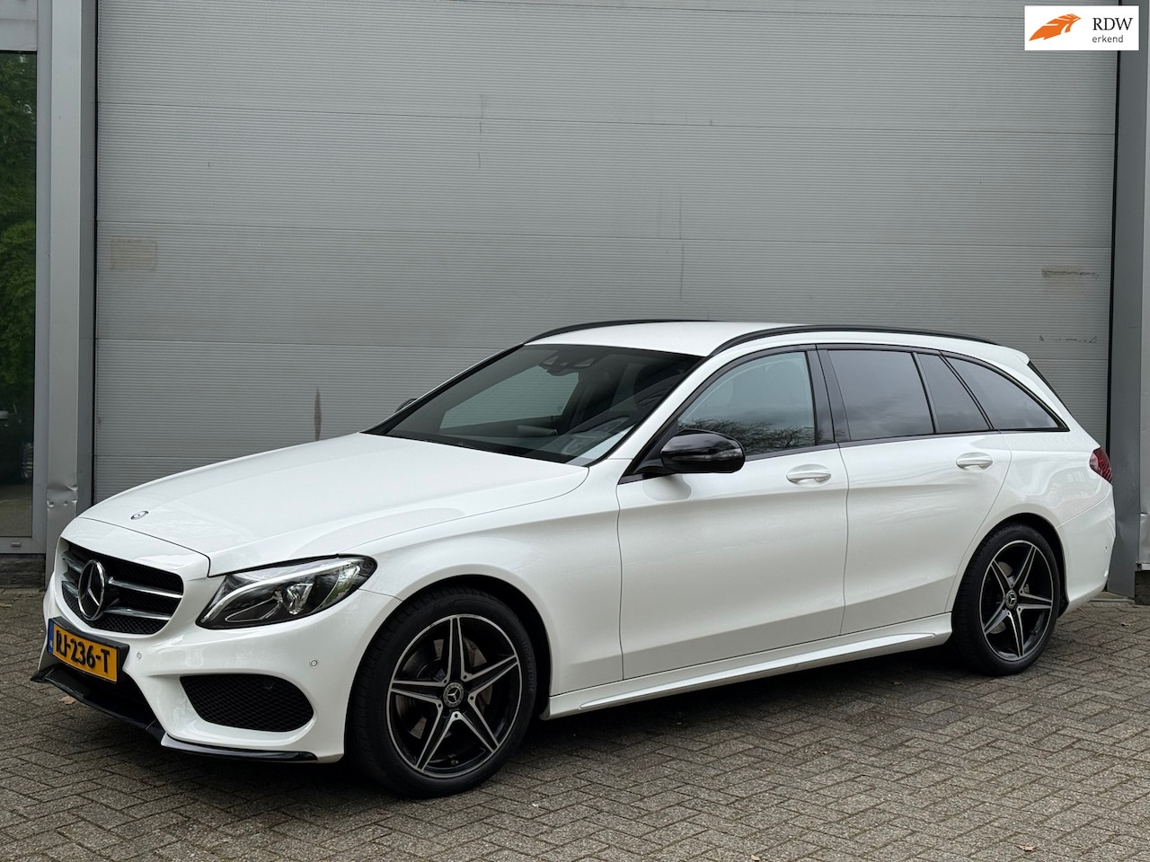 Mercedes-Benz C-klasse Estate - 180 Business Solution AMG l ACC l ILS l Trekhaak l Lane Asist l Climate l Navi l - AutoWereld.nl